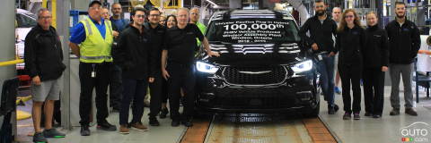 Chrysler Pacifica Plug-In Hybrid: 100,000th Model Assembled in Ontario